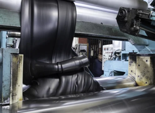 operateur-de-fabrication-caoutchouc-4