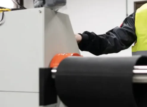 operateur-de-fabrication-caoutchouc-2